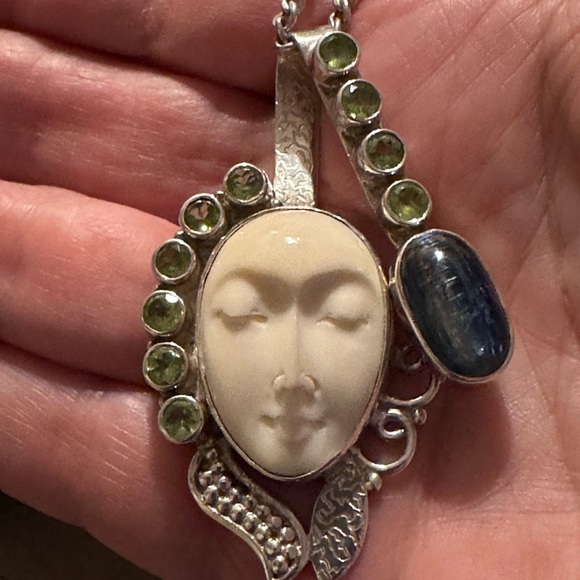 Bali goddess sterling pendant and chain - Picture 7 of 7
